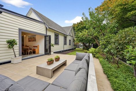Photo of property in 77 Pahiatua Street, Hokowhitu, Palmerston North, 4410