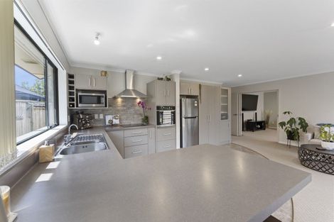 Photo of property in 25 Geneva Terrace, Kelvin Grove, Palmerston North, 4414