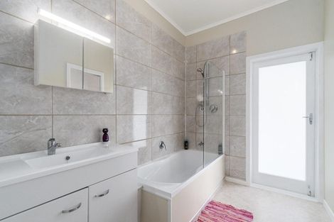 Photo of property in 2083 State Highway 16, Helensville, 0875