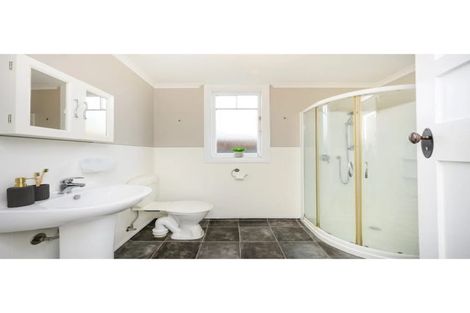 Photo of property in 70 Chelwood Street, Takaro, Palmerston North, 4412