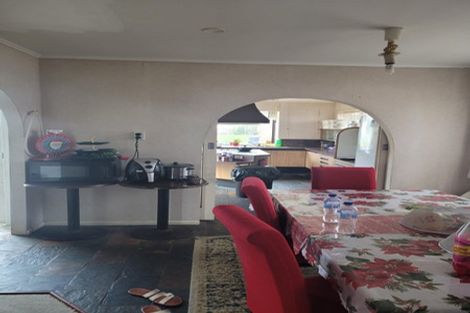 Photo of property in 48 Taikata Road, Te Atatu Peninsula, Auckland, 0610