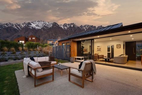 Photo of property in 9 Falconer Rise, Jacks Point, Queenstown, 9371