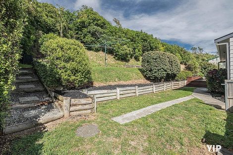 Photo of property in 44 Colchester Crescent, Newlands, Wellington, 6037