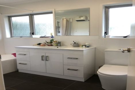 Photo of property in 66 Gossamer Drive, Pakuranga Heights, Auckland, 2010