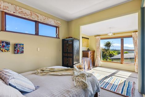 Photo of property in 10 Tui Crescent, Waikanae, 5036