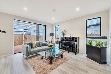 Photo of property in 55 Craigs Way, Hobsonville, Auckland, 0616