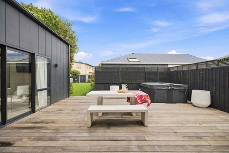 Photo of property in 225 Springfield Road, St Albans, Christchurch, 8014