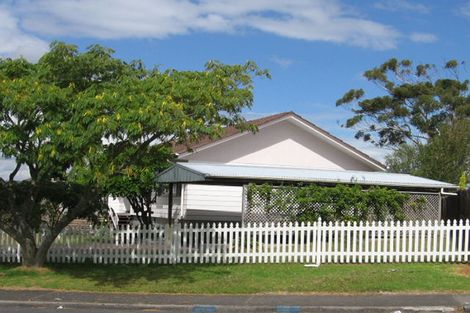 Photo of property in 73 West Harbour Drive, West Harbour, Auckland, 0618