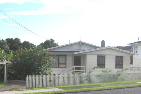 Photo of property in 20 Exmouth Road, Northcote, Auckland, 0627