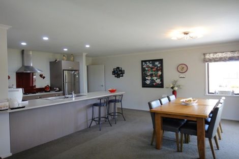 Photo of property in 9 Endeavour Place, One Tree Point, 0118