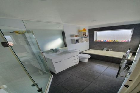 Photo of property in 2/30 Witheford Drive, Bayview, Auckland, 0629