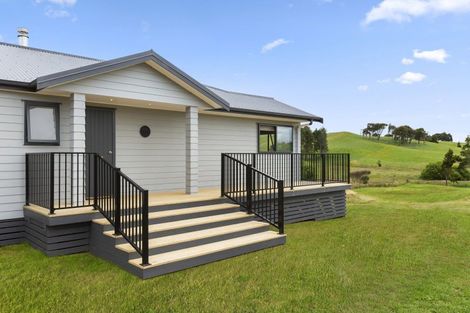 Photo of property in 64 Ruapuke Road, Raglan, 3296