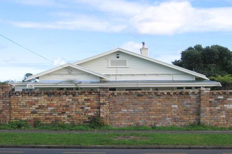 Photo of property in 296 Great North Road, Henderson, Auckland, 0612