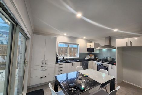 Photo of property in 30 Opouatu Avenue, Glenbrook, 2681