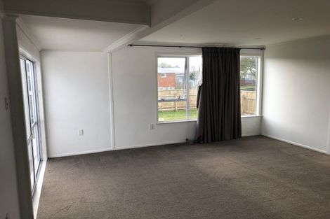 Photo of property in 12 Riversdale Drive, Merrilands, New Plymouth, 4312