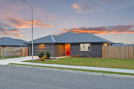 Photo of property in 34 Hilton Drive, Amberley, 7410