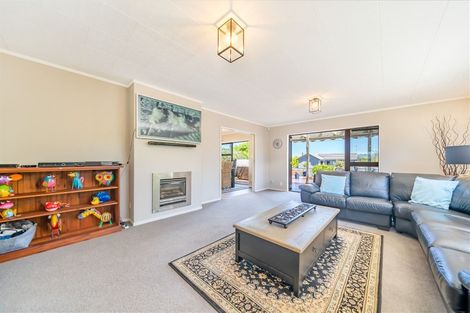 Photo of property in 25 Roband Crescent, Brown Owl, Upper Hutt, 5018