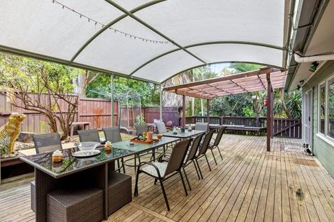 Photo of property in 46 Easton Park Parade, Glenfield, Auckland, 0629