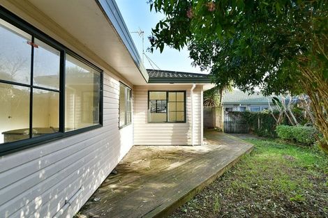 Photo of property in 1/20 Greta Place, Stanmore Bay, Whangaparaoa, 0932