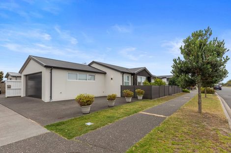 Photo of property in 24 Franks Way, Papamoa Beach, Papamoa, 3118