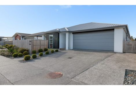 Photo of property in 35 Awatira Drive, Papamoa Beach, Papamoa, 3118
