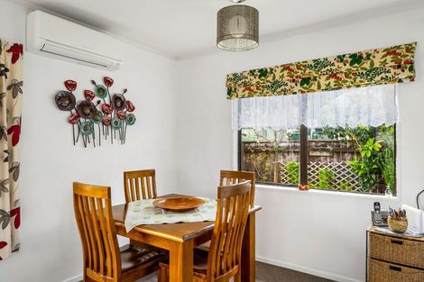 Photo of property in 5a Glenbrook Grove, Naenae, Lower Hutt, 5011