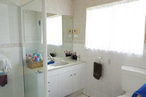 Photo of property in 2 Flora Place, Wattle Downs, Auckland, 2103