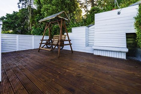 Photo of property in 28 Leburn Crescent, Flat Bush, Auckland, 2016