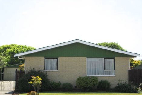 Photo of property in 17 Saint Heliers Crescent, Aranui, Christchurch, 8061