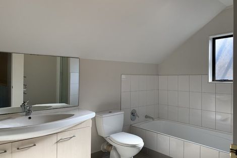 Photo of property in 2/20 Lagoon Way, West Harbour, Auckland, 0618