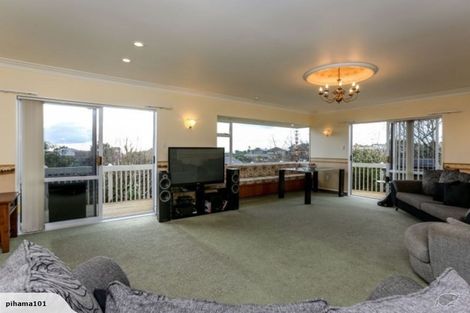 Photo of property in 22 Mcfarlane Street, Oakura, 4314