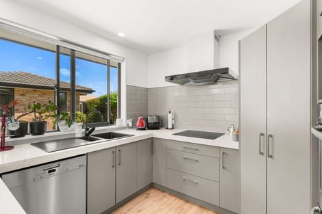 Photo of property in 17 Sovereign Gardens, Halswell, Christchurch, 8025