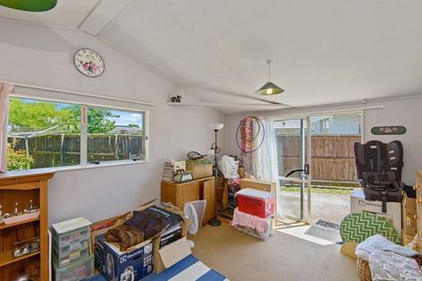 Photo of property in 18 La Perouse Place, Northcote, Christchurch, 8052