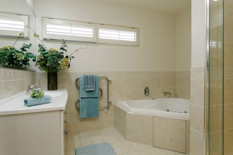 Photo of property in 28 Fairview Terrace, Waipahihi, Taupo, 3330