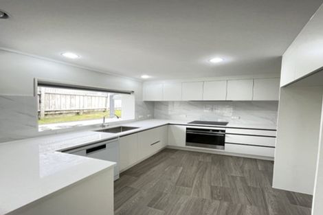 Photo of property in 2/34 Simmental Crescent, Somerville, Auckland, 2014