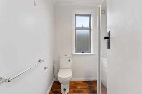 Photo of property in 15 Wellington Street, Picton, 7220