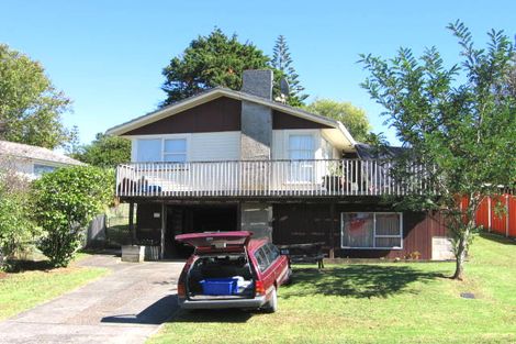 Photo of property in 9 Finlow Drive, Te Atatu South, Auckland, 0610