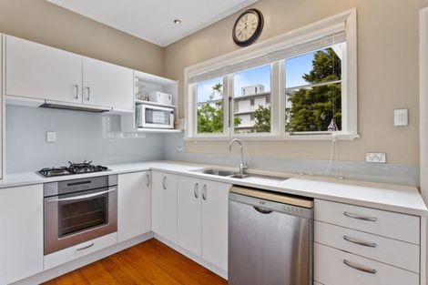 Photo of property in 32 Onewa Road, Northcote Point, Auckland, 0627