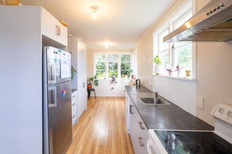 Photo of property in 18 Exeter Crescent, Takaro, Palmerston North, 4412