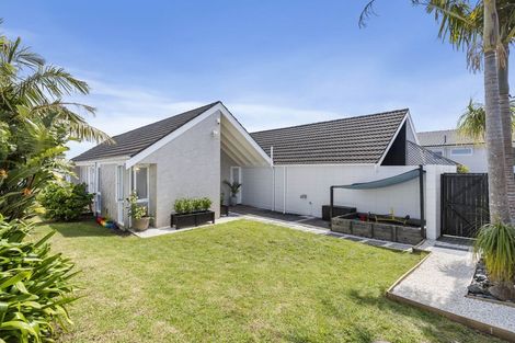 Photo of property in 2/120a Birkdale Road, Birkdale, Auckland, 0626