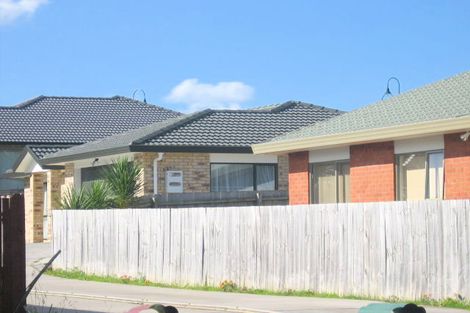 Photo of property in 9b Parkcrest Drive, Henderson, Auckland, 0612