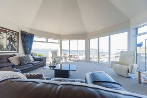 Photo of property in 11 Curnow Way, Kaiwharawhara, Wellington, 6035