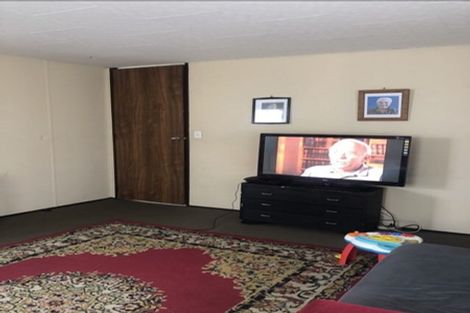 Photo of property in 2/15 Barneys Farm Road, Clendon Park, Auckland, 2103