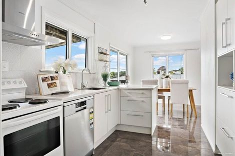 Photo of property in 230 Sunset Road, Windsor Park, Auckland, 0632