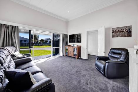 Photo of property in 36 Tawhiti Road, Hawera, 4610