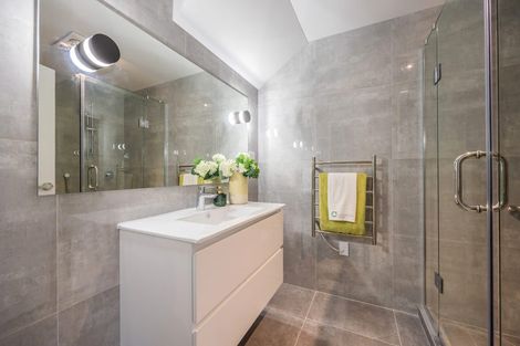 Photo of property in 1/5 Marsh Avenue, Forrest Hill, Auckland, 0620