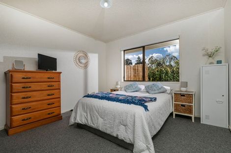Photo of property in 1/42 Frank Evans Place, Henderson, Auckland, 0610