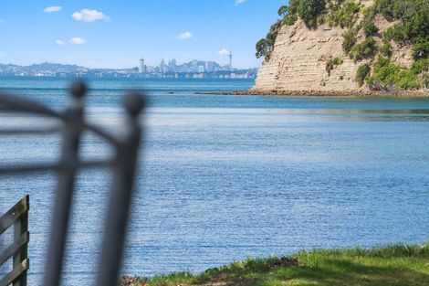 Photo of property in 12 Matakatia Parade, Matakatia, Whangaparaoa, 0930