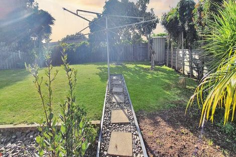 Photo of property in 108 Reeves Road, Pakuranga Heights, Auckland, 2010