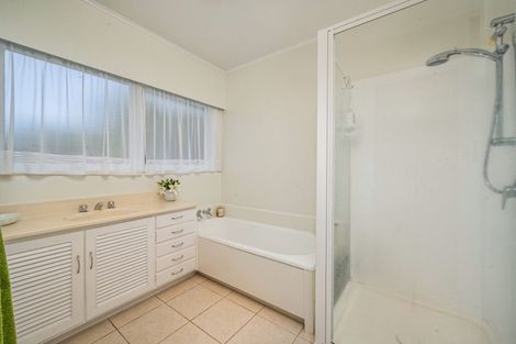 Photo of property in 125 Reeves Road, Pakuranga Heights, Auckland, 2010